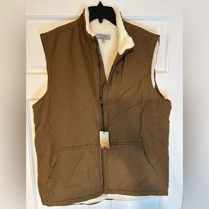 Men’s Sherpa-lined vest. Ocean Coast. Medium. NWT. ￼